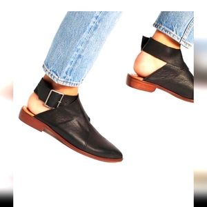 Free People Bryce Wrap Flat Black Leather size 39/ 8.5 us